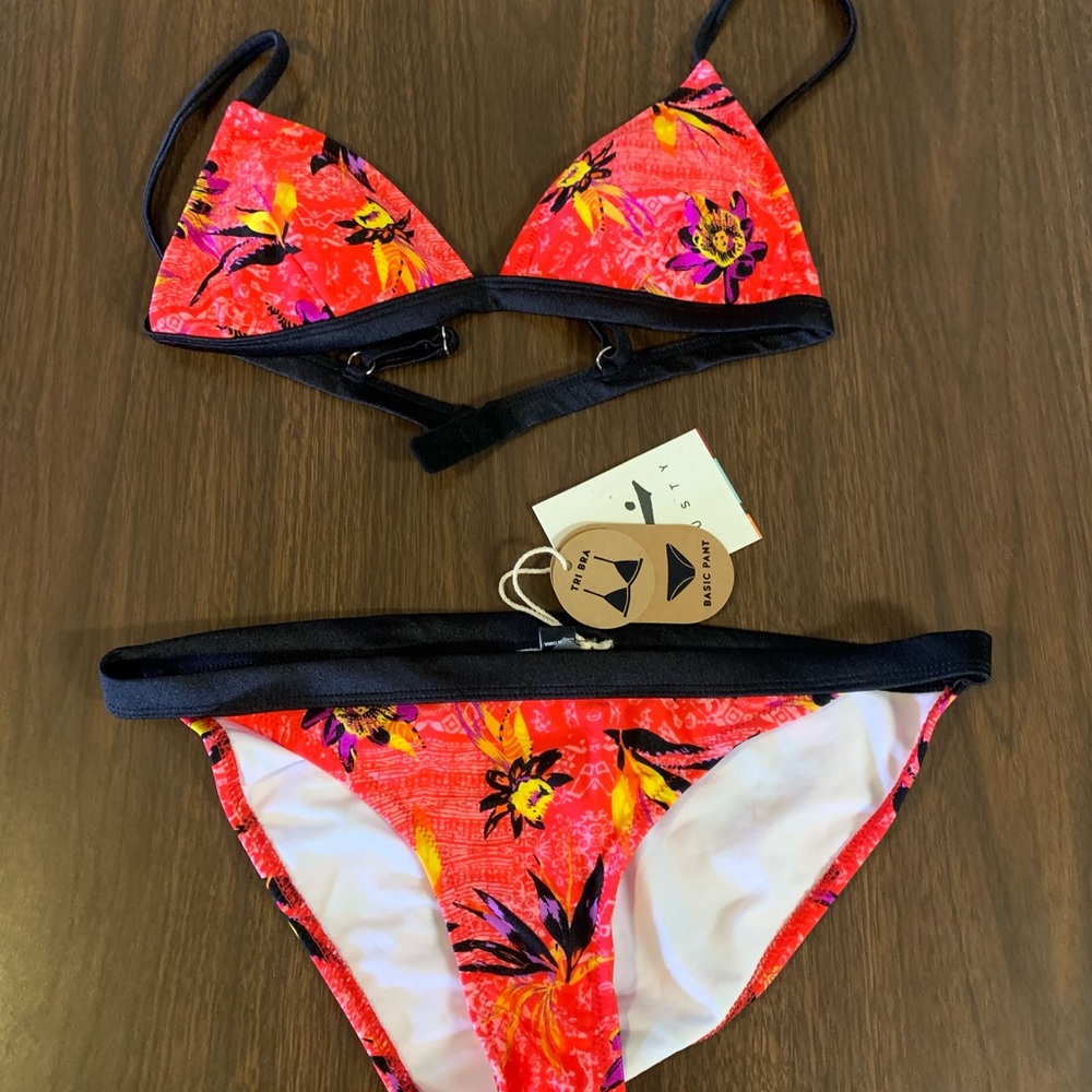 BNWT Jr/Womens 2 piece Swimwear (size Med)